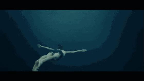 杨紫主动献吻的肌肉男有多帅？圈妹上亿，经历堪称翻版彭于晏