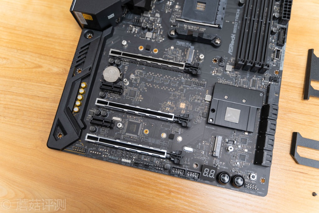 雷蛇华擎x570主板怎么样,华擎x570太极雷蛇定制款主板赏析