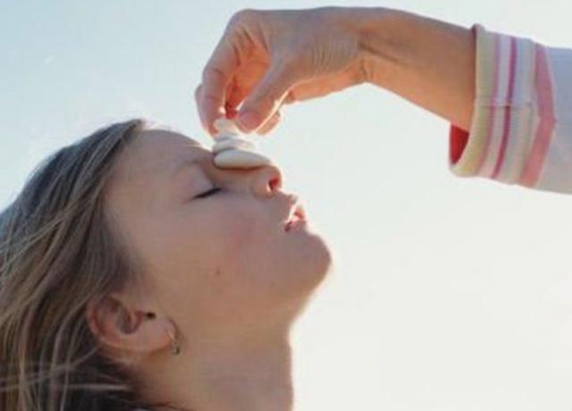 孩子流鼻血仰头了怎么办,孩子流鼻血要仰头吗