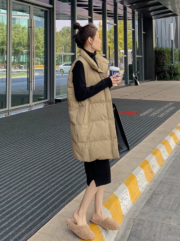 张嘉倪穿搭回归现实,张嘉倪现身机场走路带风御姐全开