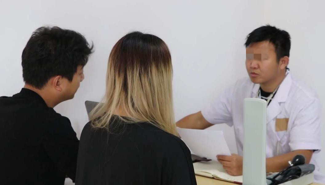 准爸妈打听胎儿“性别”，被医生神回答戳中笑点：暗示得明明白白