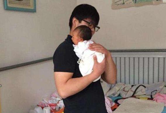 宝宝为什么会吐奶如何正确拍嗝,宝宝拍完嗝后总是吐奶怎么办