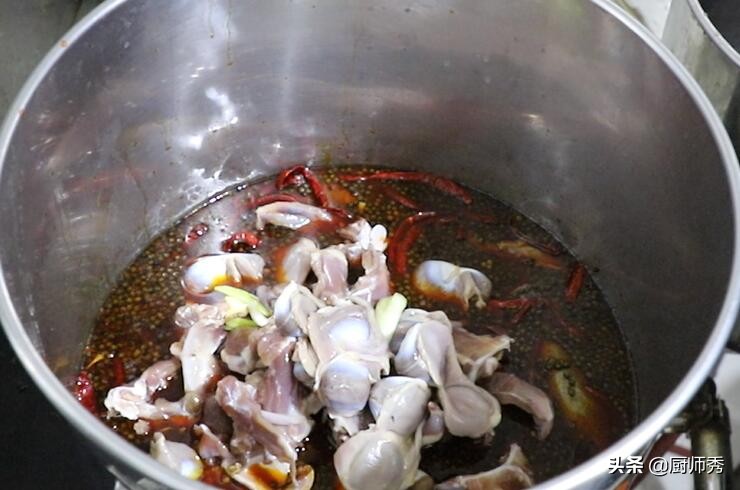 想吃鸭脖教你在家做,想吃辣鸭脖