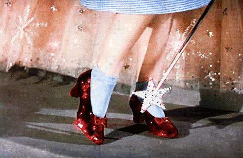 小孩子鞋被电梯卡,小朋友脚被卡到电梯里