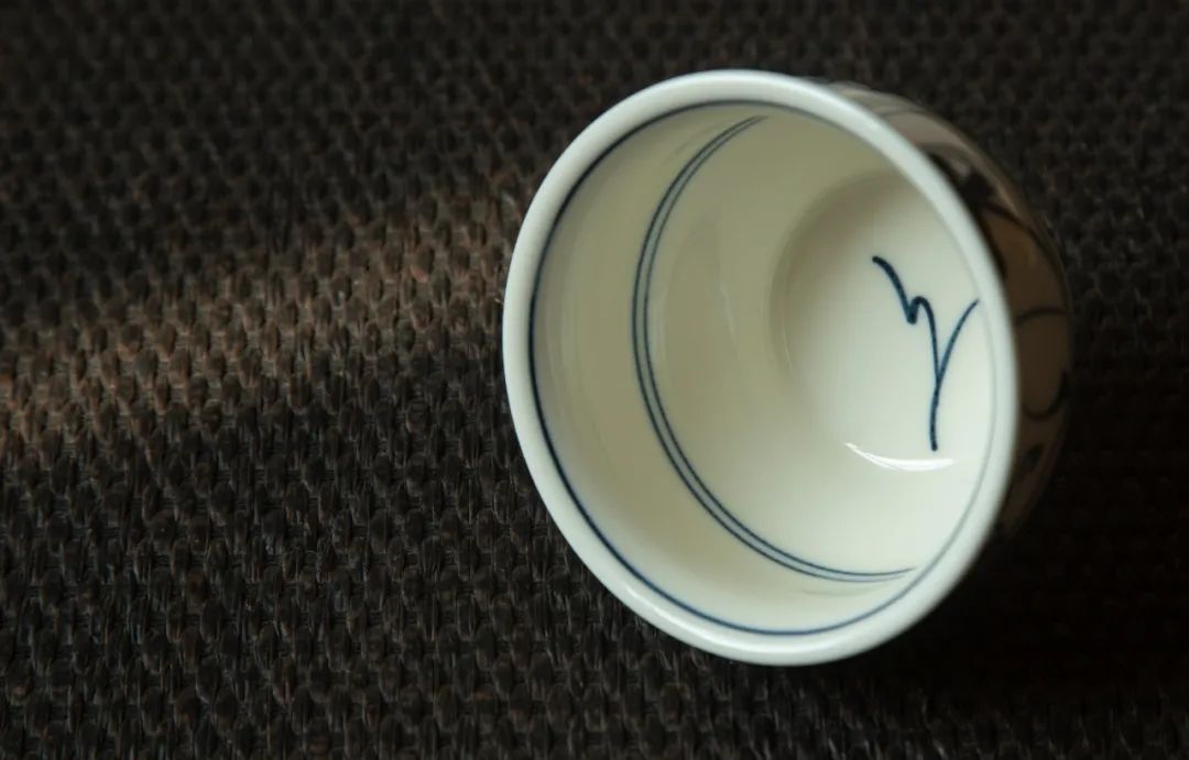 釉下手绘山水主人杯,青花釉下心经杯