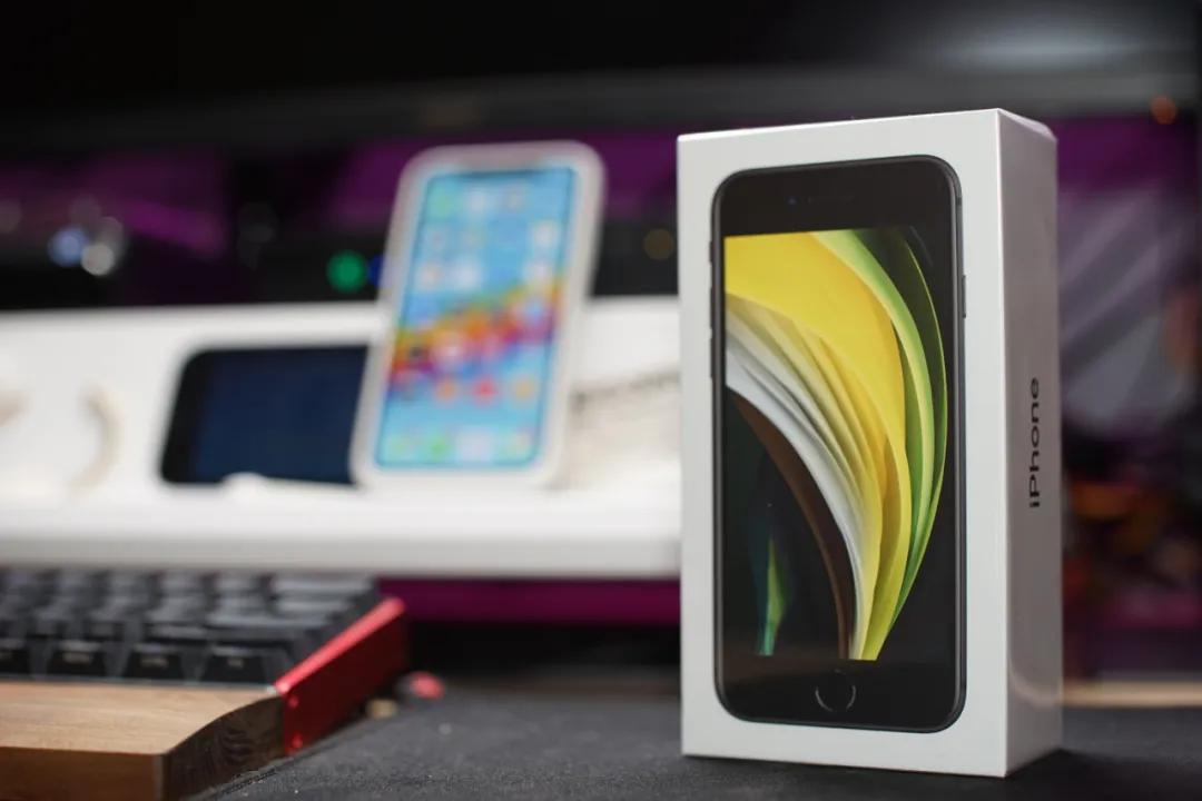 新款iphonese到底适不适合买,iphonese现在值得入手吗