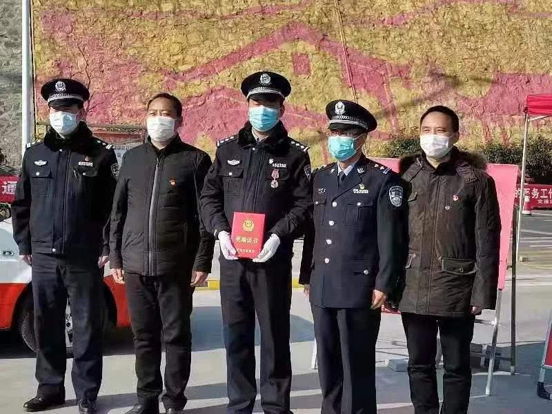 警察忙到一个月不回家,警察都不回家吗