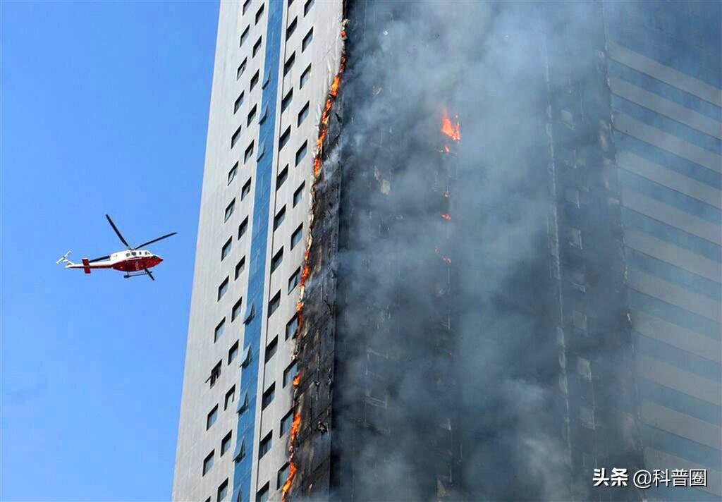 高楼火灾往上还是往下,高层建筑发生火灾该怎么办