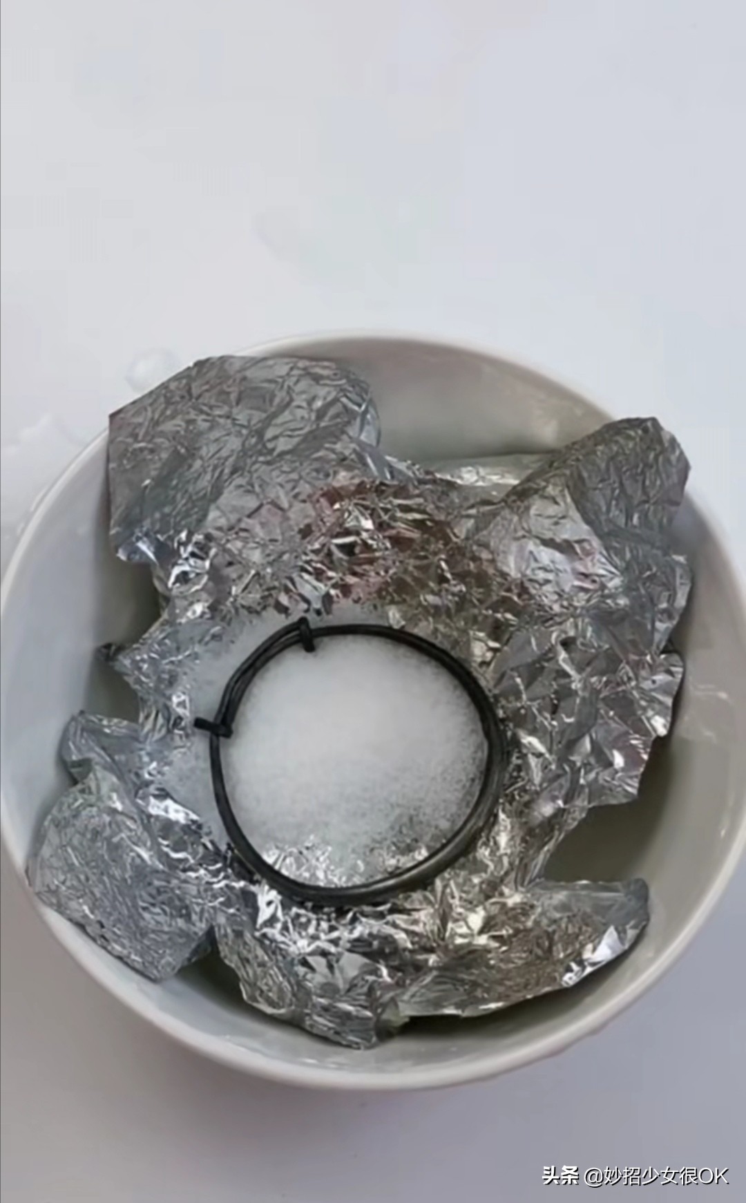 银首饰碰到84消毒水变黑怎么办,银首饰被硫磺皂洗了变黑怎么去除