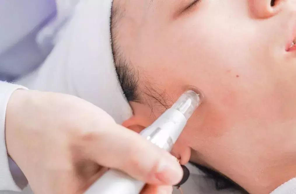 我花99块钱就泡到了我们公司的“彭于晏”!