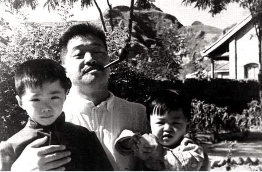 贺龙儿子贺鹏飞：42岁成少将，中国能有第一艘舰母，他功不可没