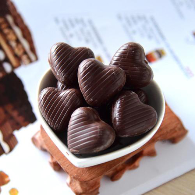 情人节礼物送女生巧克力合适吗,日本的情人节巧克力分哪两种