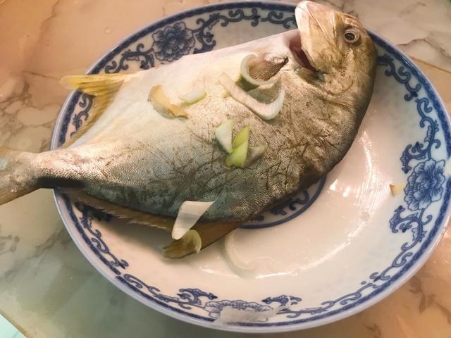 焖金鲳鱼做法,炖金鲳鱼豆腐粉条
