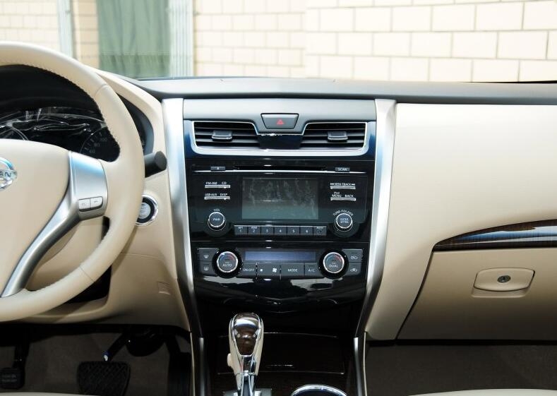 日系大沙发车型,15万建议买的b级车天籁