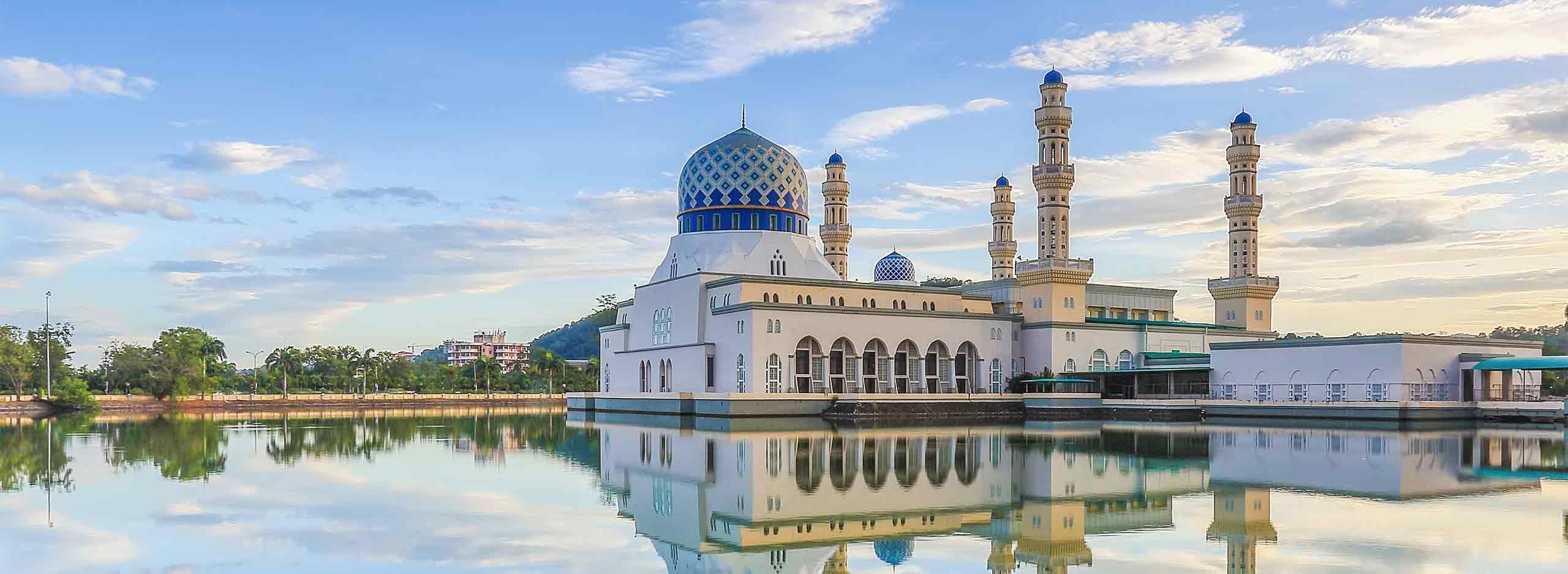 没我们这还是一片荒地，海鲜价是国内三分之一，卖菜的都会中文！