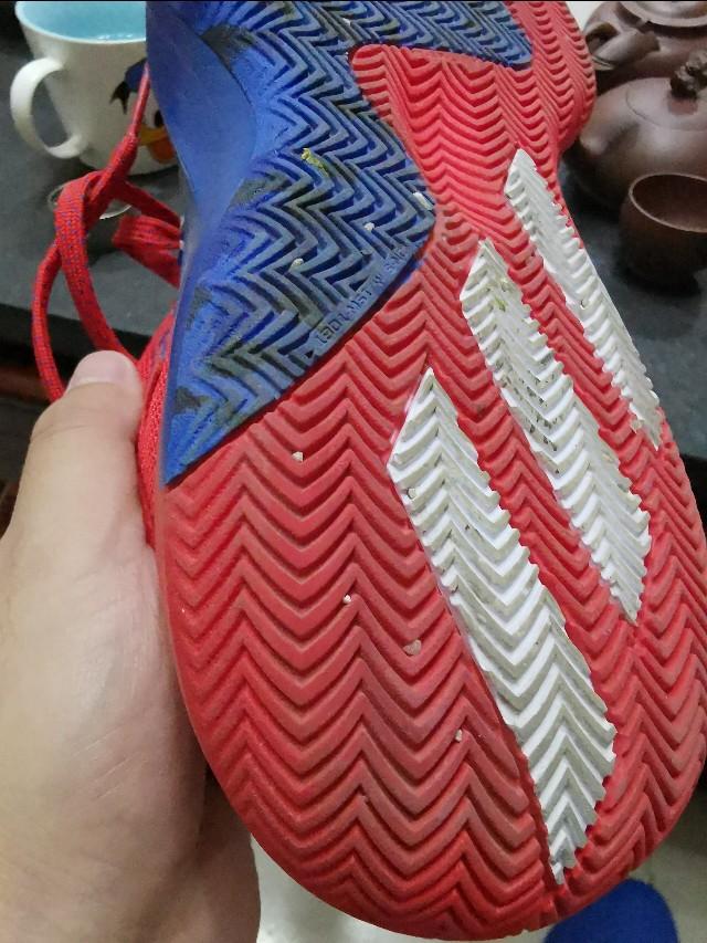 米切尔蜘蛛测评,阿迪达斯米切尔一代配色