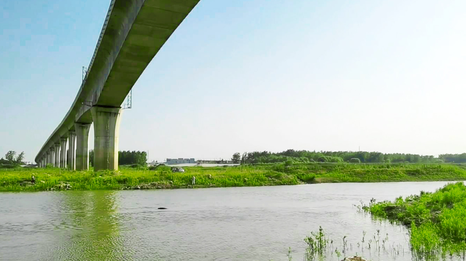 武汉长江江心惊现一条小路,武汉长江大桥下面江边