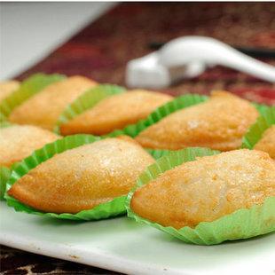 小孩子吃各种口味的雪糕,小朋友吃各种口味的雪糕