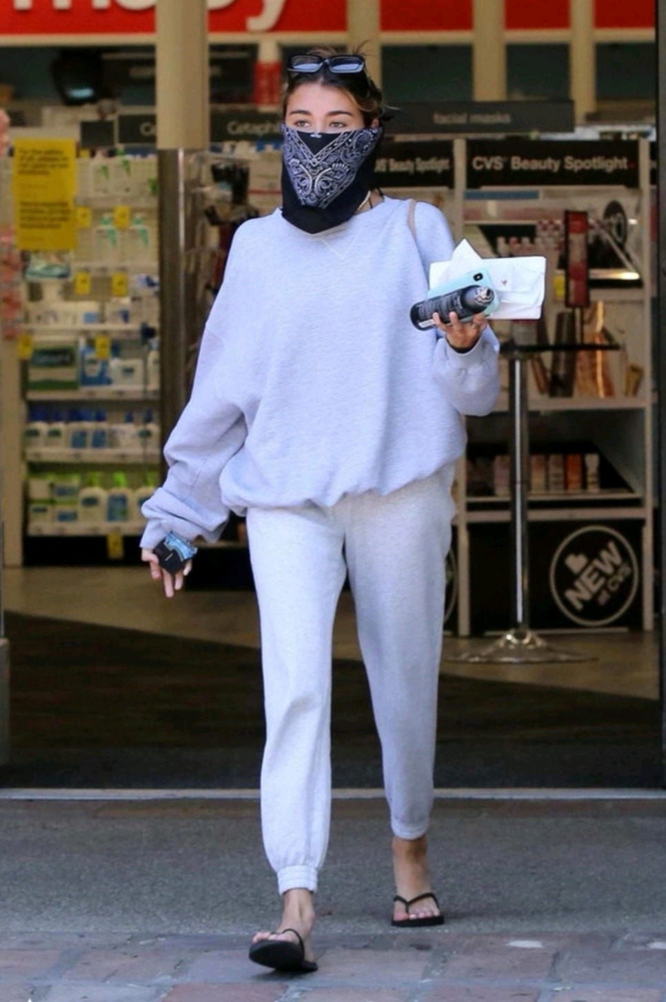 立秋爱美的女人流行穿“卫裤”,腿粗星人的福星,一年四季不过时