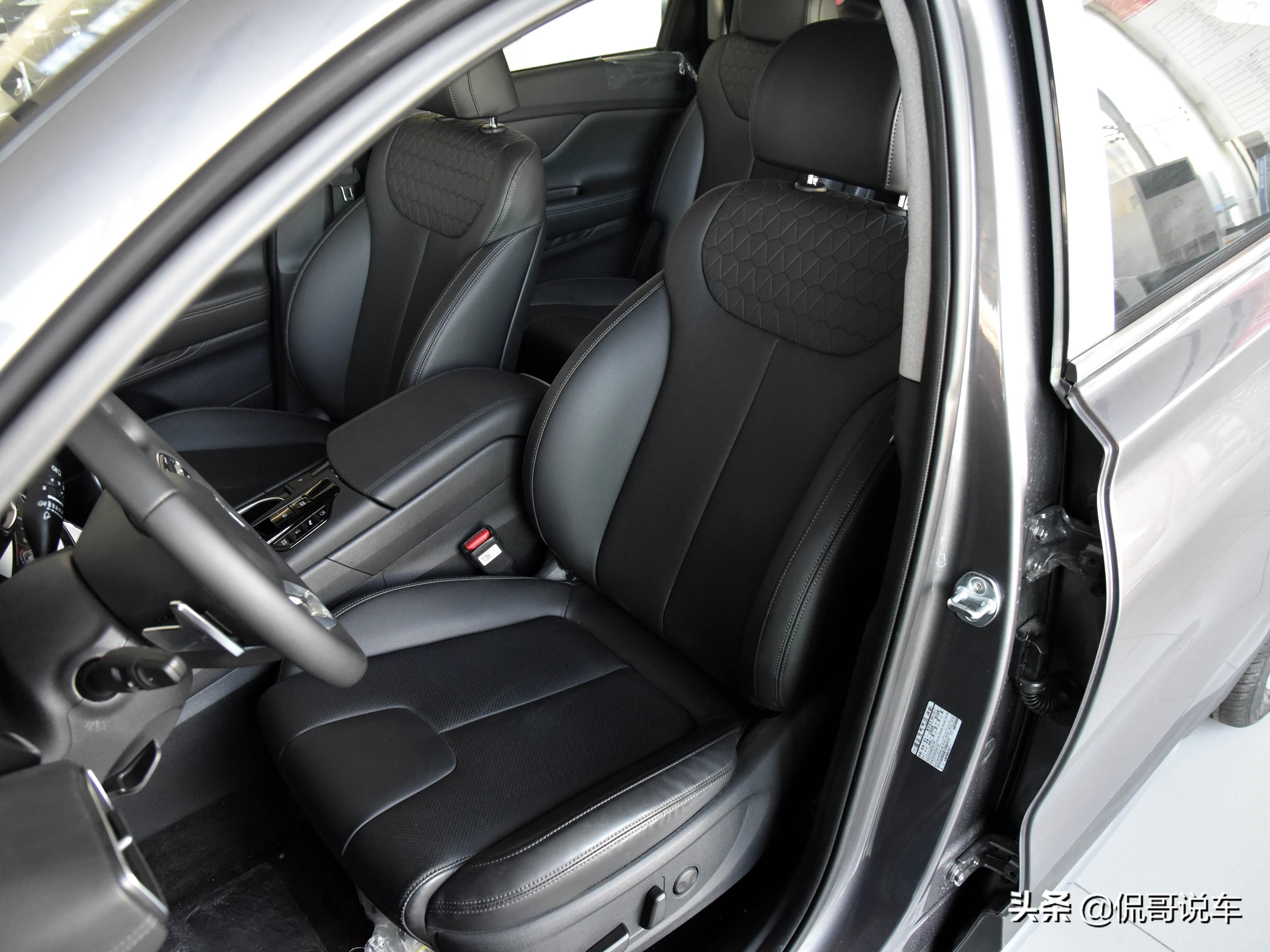 自动挡还有7座，比日系车更大，品质稳定配置高，带你看现代胜达