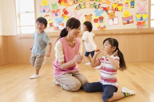 幼师不建议孩子上幼儿园,为什么老师不建议3岁上幼儿园