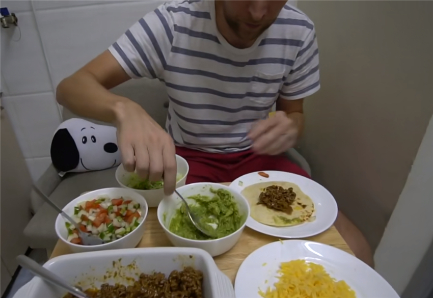 香港小夫妻搬迁,香港夫妻搬电脑桌