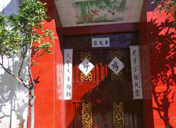 过年贴对联挂灯笼讲究动画,过年农村挂灯笼的讲究