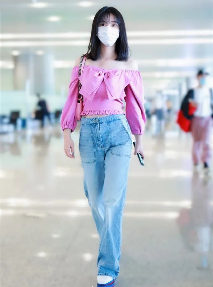 马丁靴怎样穿时髦新潮还显腿细呢,冬季马丁靴松糕鞋