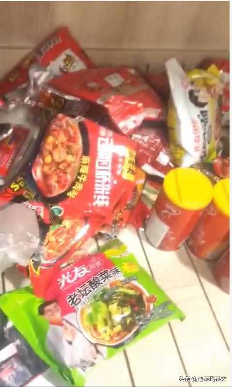 “我只渴望一张回家的机票”，那些「流落」在迪拜街头的中国人