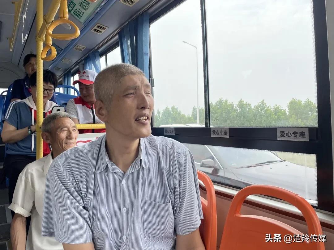 姚明2米36巨人,2米34巨人比姚明还高