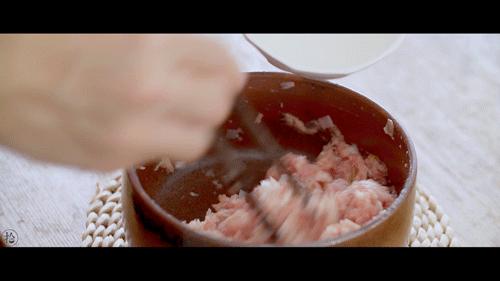 鲜肉包应该怎么做馅儿,牛奶肉包的做法