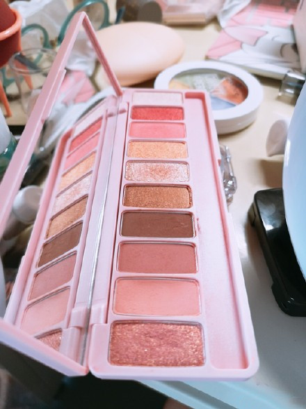 好用的眼影持久不脱妆推荐,没有眼影的妆面