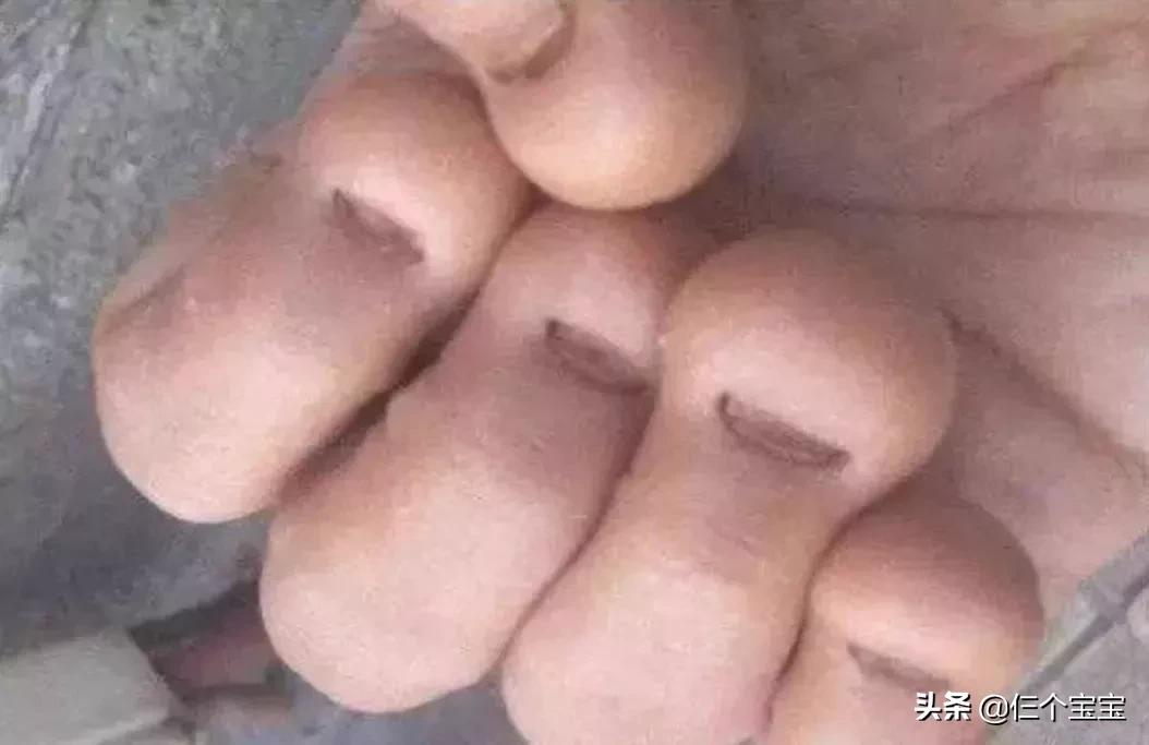 孩子总是咬衣服咬被子是怎么回事,孩子为啥老爱咬衣服