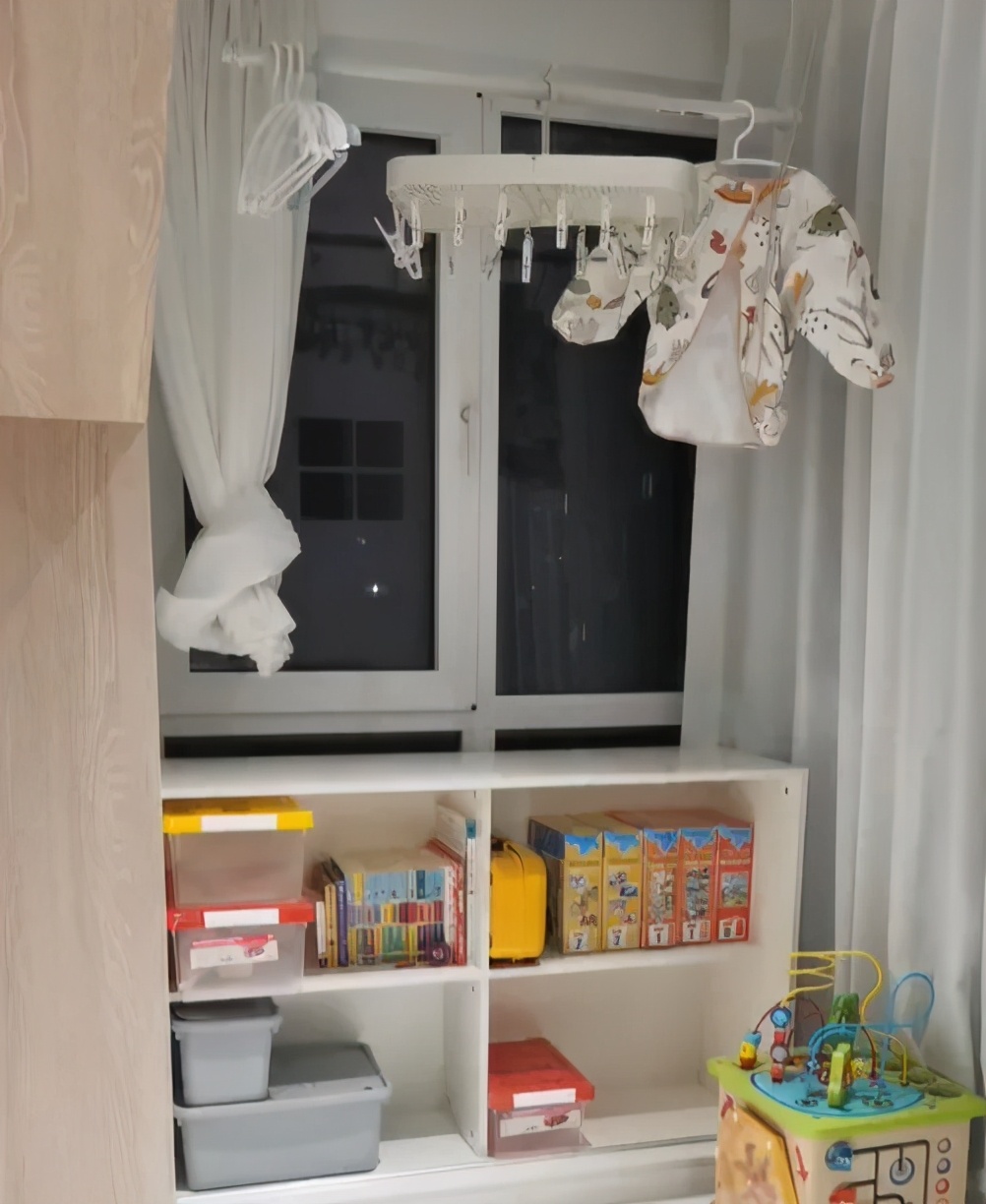 100平现代简约阳台装修风格,125平带阳台简约温馨装修风格