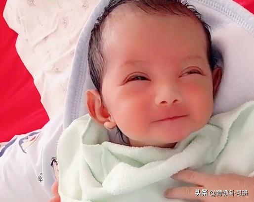 “超甜小宝贝”成功拉高一家人的颜值，超美“欧式双眼皮”无敌了