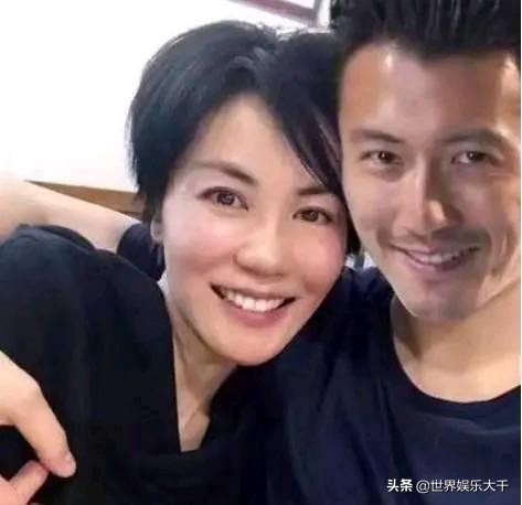 王菲谢霆锋牵手而行再现世纪牵手,王菲谢霆锋世纪牵手有多震撼