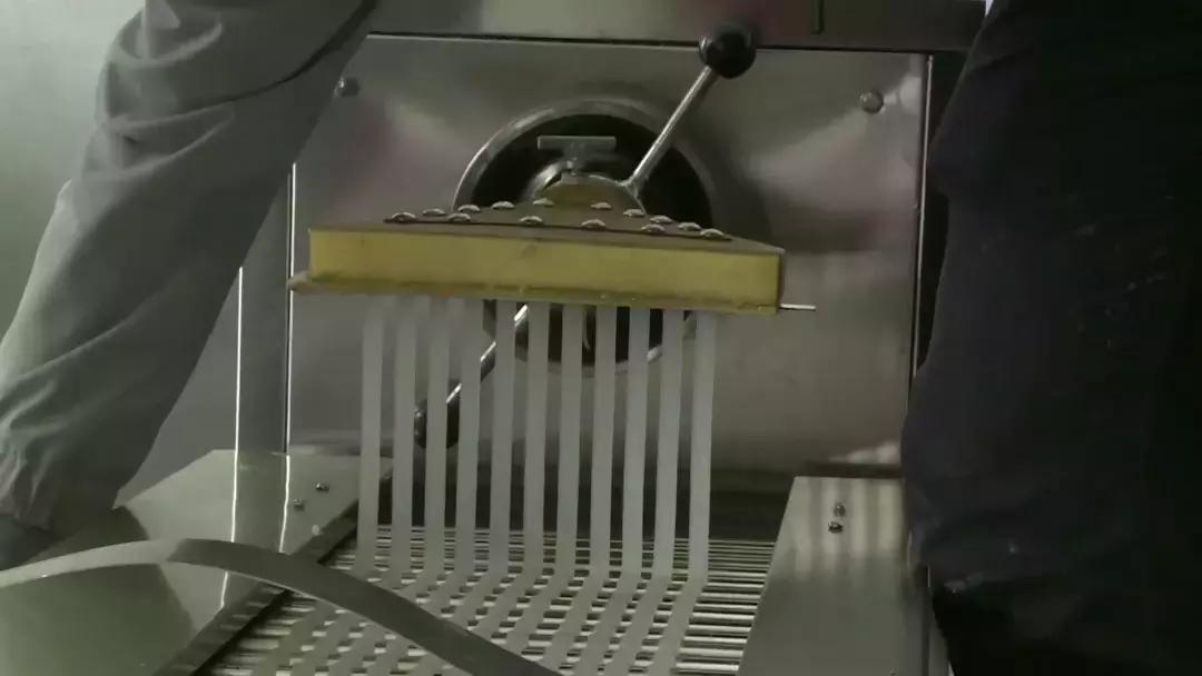 全自动凉皮机好用吗,最新型全自动凉皮机器的价格