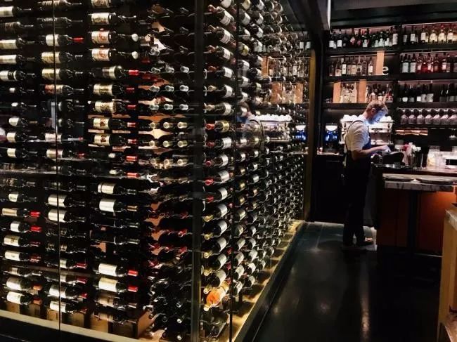 想要吃到温哥华最正宗的火焰炭烤牛排,耶路镇这家店一定是首选