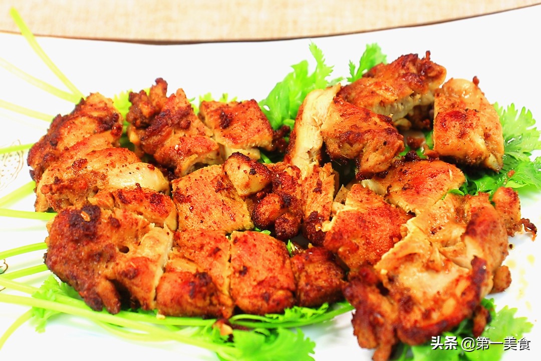 外边卖的鸡排自己制作,外面两块钱的鸡排是怎么做的