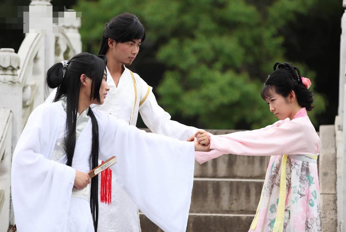 自古红颜多薄命，15岁嫁给姐夫当上皇后，最后却成为别人玩物！