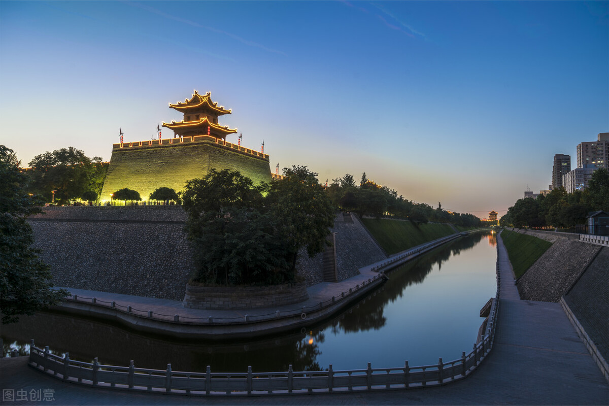 杜甫最有名的五律名篇,杜甫在雨天写下的旷世名作