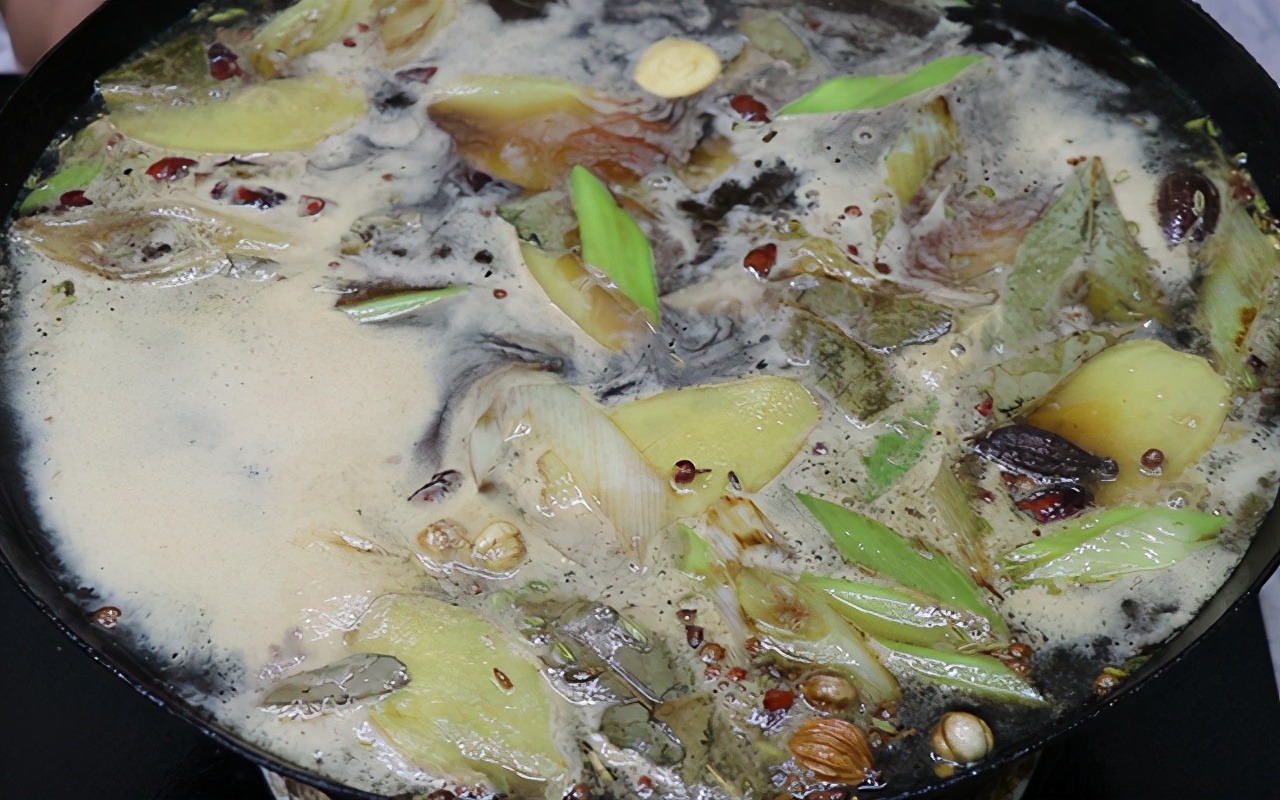 猪肝好吃但难卤,不要直接下锅,记住2个小技巧,鲜嫩不老无腥味