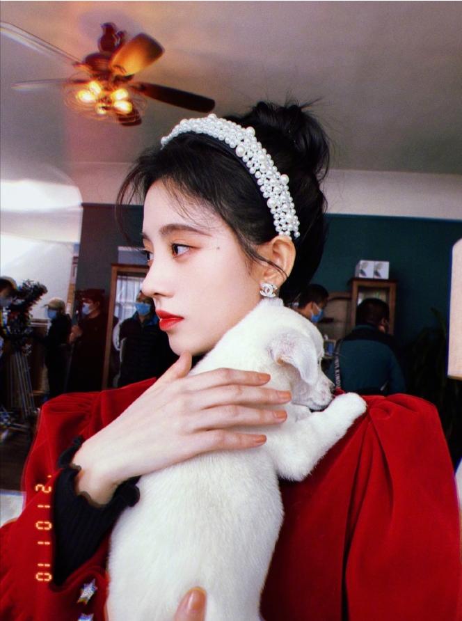 鞠婧祎被质疑穿山寨版针织上衣,鞠婧祎疑穿山寨衣服是真的吗