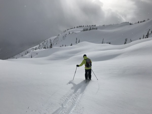 冲锋衣怎么选购才能好,如何选择冲锋衣及选购技巧
