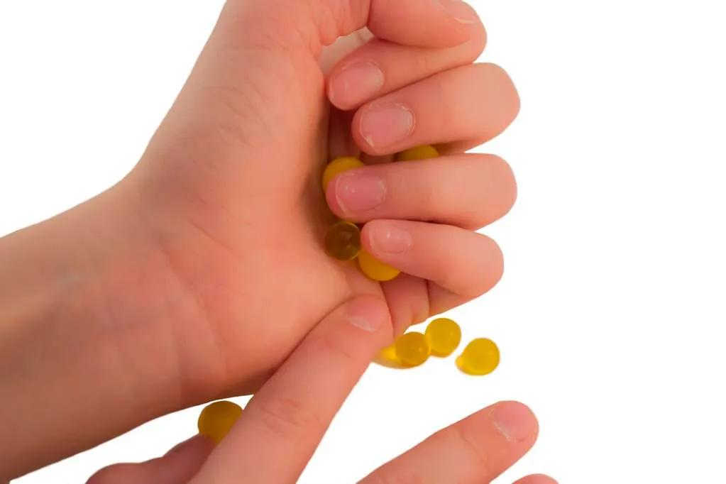 手部出现三种现象,手部发麻是大病先兆