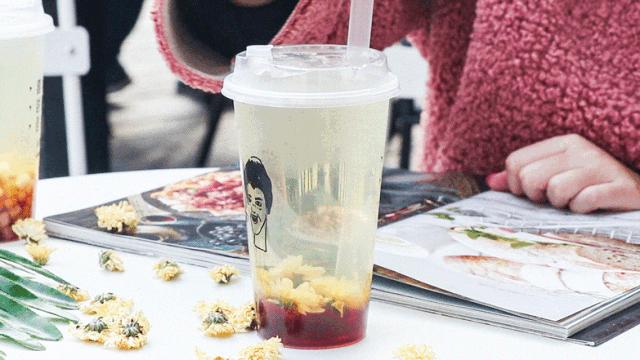 火爆台湾的“丑丑奶茶”首现厦门,拿着5分钟竟被搭讪10次……