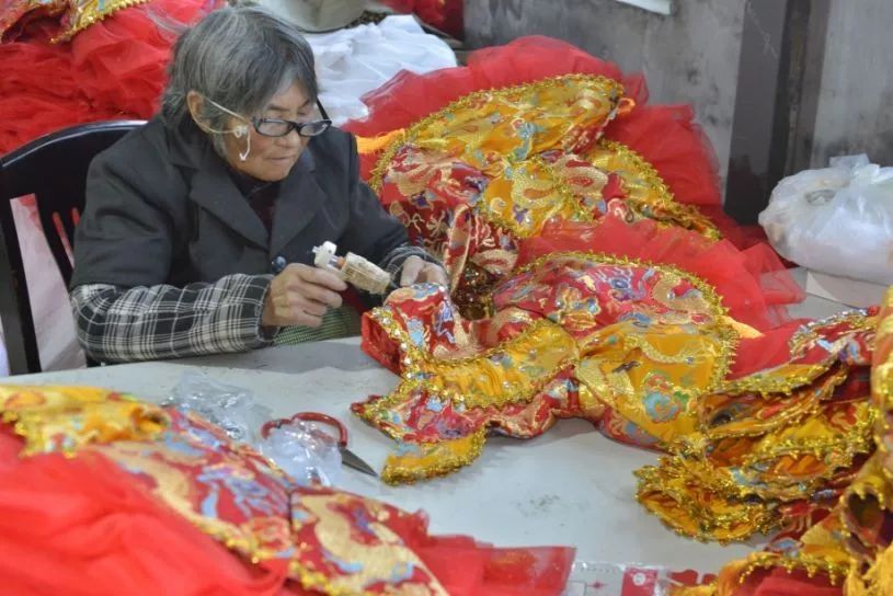 英雄莫问出处！他带领全村搞电商一年卖4个亿，马云都给他点赞