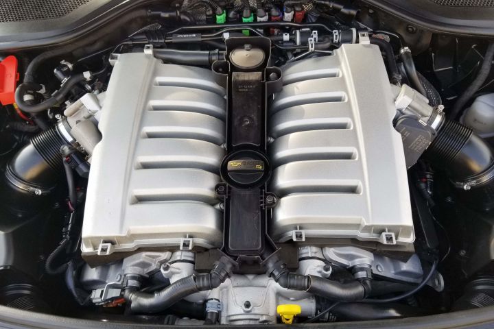 奥迪a82006款a8l6.0w12quattro旗舰型,小排三缸车