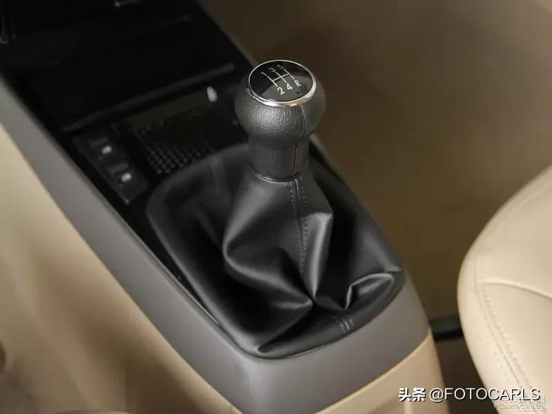 大众桑塔纳志俊1.8L实拍，当年性价比超高的B级车，你作何评价？