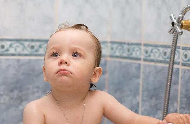 依恋布娃娃有哪些细节,小孩子对布娃娃的依恋